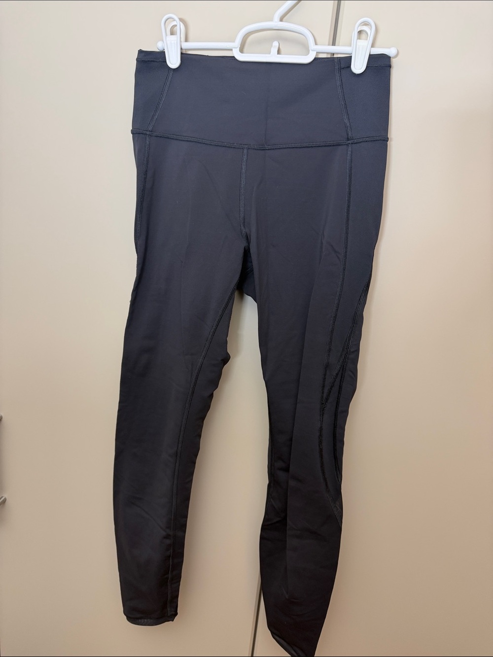 Lululemon cropped Black Active Leggings